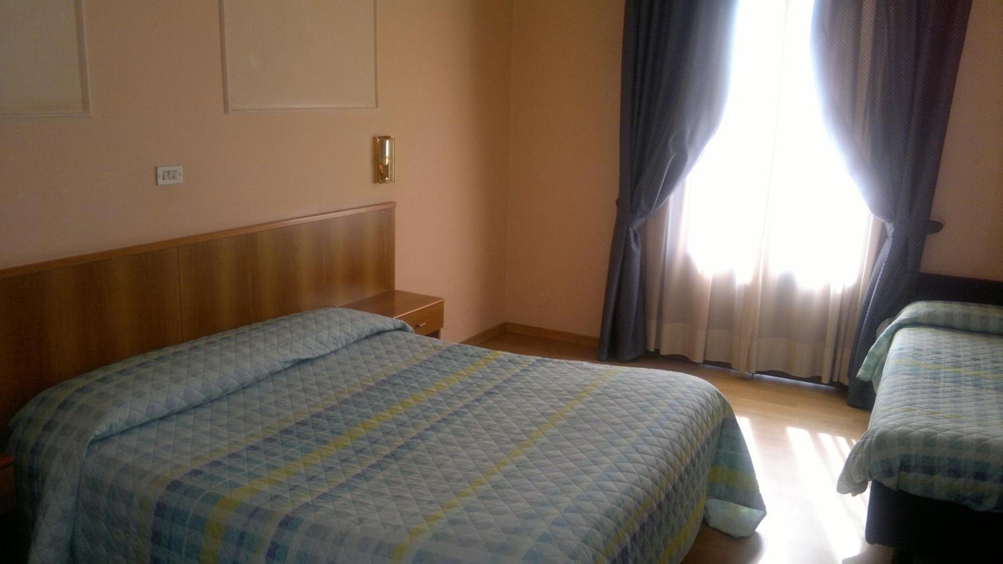 Hotel Porziuncola Асизи Екстериор снимка